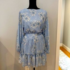 Blue floral print dress size medium. Never worn.